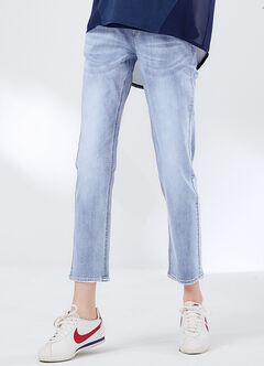 Slim Boyfriend Maternity Jeans, , hi-res