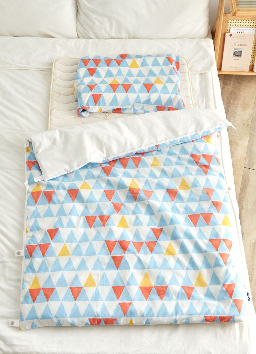 Optimum Temp. Antibacterial Summer Quilt -Triangle, Light Blue, hi-res image number 3