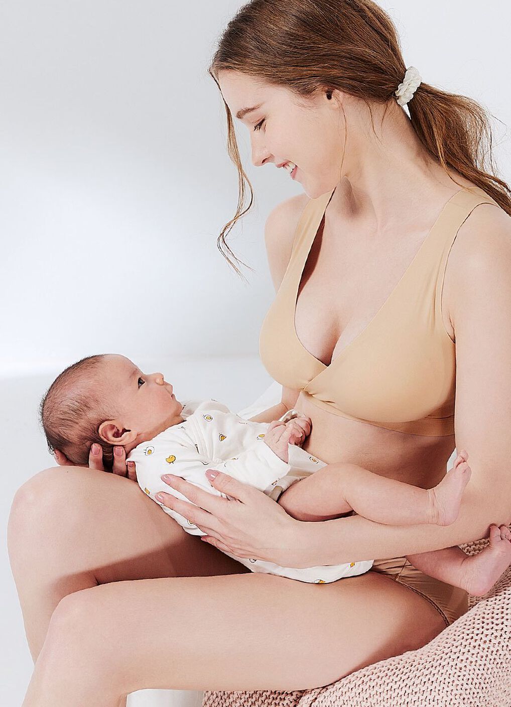 Ultra Silky Crossover Sleeping & Nursing Bra, , hi-res image number 4