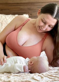 Antibacterial Seamless Maternity & Nursing Sports Bra, , hi-res